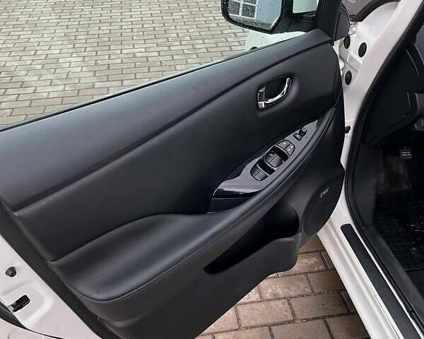 Белый Ниссан Лиф, объемом двигателя 0 л и пробегом 91 тыс. км за 8700 $, фото 15 на Automoto.ua