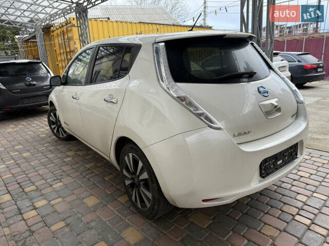 Белый Ниссан Лиф, объемом двигателя 0 л и пробегом 103 тыс. км за 7590 $, фото 2 на Automoto.ua