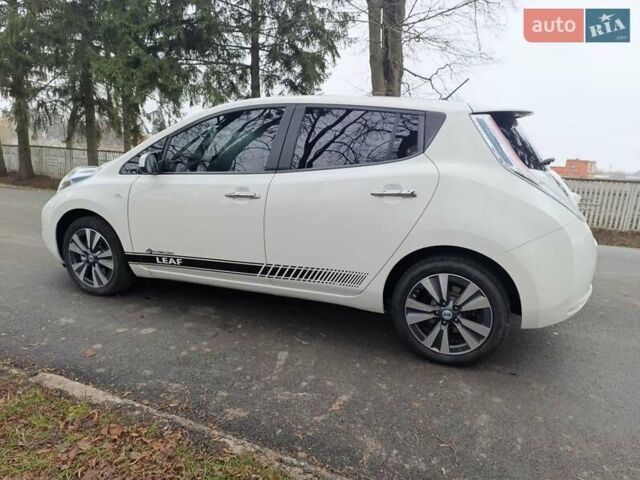 Белый Ниссан Лиф, объемом двигателя 0 л и пробегом 67 тыс. км за 7500 $, фото 43 на Automoto.ua