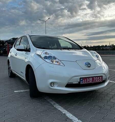 Білий Ніссан Ліф, об'ємом двигуна 0 л та пробігом 156 тис. км за 6899 $, фото 3 на Automoto.ua