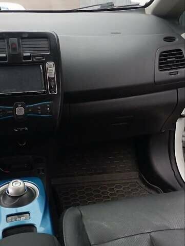 Белый Ниссан Лиф, объемом двигателя 0 л и пробегом 196 тыс. км за 7200 $, фото 4 на Automoto.ua