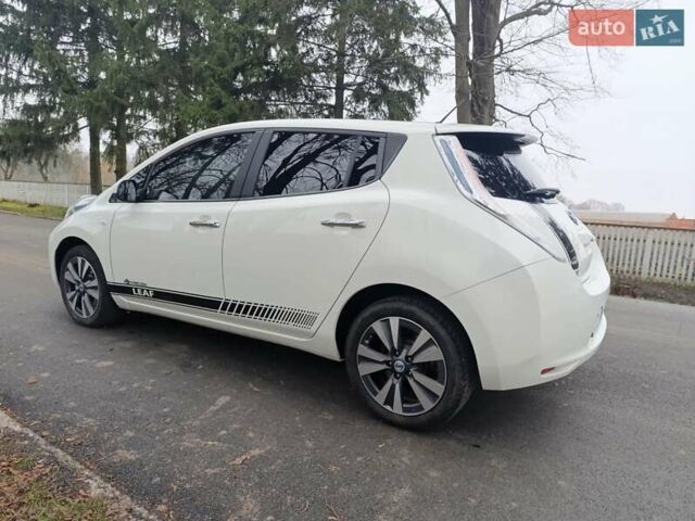 Белый Ниссан Лиф, объемом двигателя 0 л и пробегом 67 тыс. км за 7500 $, фото 35 на Automoto.ua