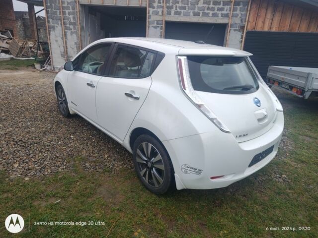 Білий Ніссан Ліф, об'ємом двигуна 0 л та пробігом 102 тис. км за 6200 $, фото 6 на Automoto.ua