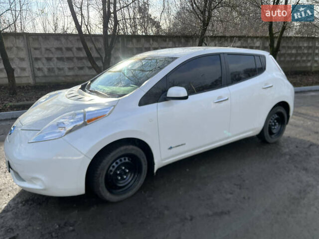 Білий Ніссан Ліф, об'ємом двигуна 0 л та пробігом 95 тис. км за 5999 $, фото 15 на Automoto.ua