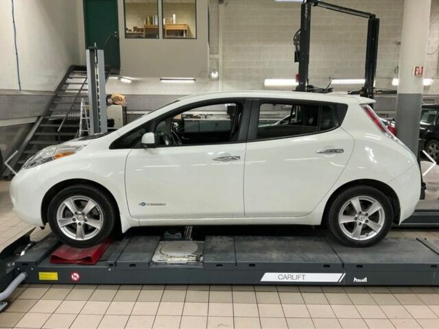 Білий Ніссан Ліф, об'ємом двигуна 0 л та пробігом 101 тис. км за 7300 $, фото 3 на Automoto.ua