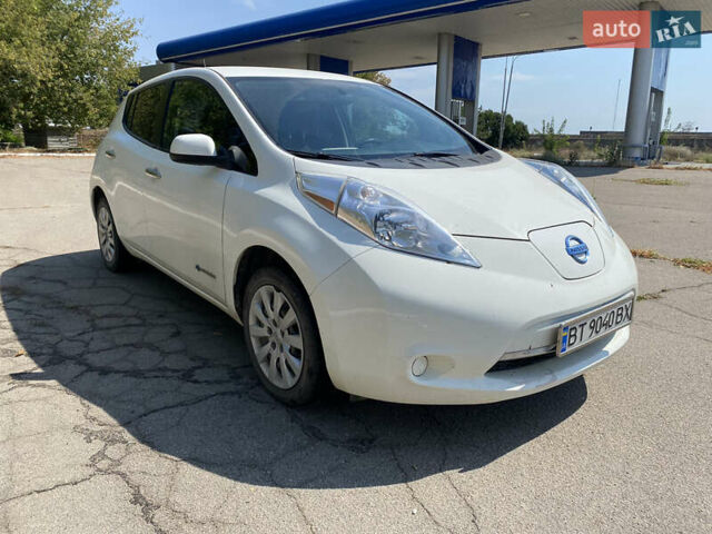 Белый Ниссан Лиф, объемом двигателя 0 л и пробегом 89 тыс. км за 9000 $, фото 3 на Automoto.ua