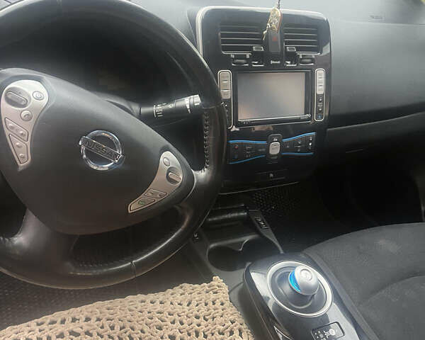 Белый Ниссан Лиф, объемом двигателя 0 л и пробегом 105 тыс. км за 6950 $, фото 8 на Automoto.ua