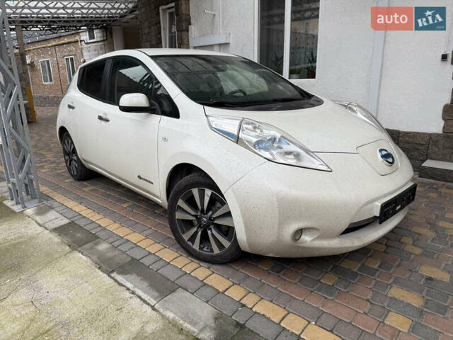 Белый Ниссан Лиф, объемом двигателя 0 л и пробегом 103 тыс. км за 7590 $, фото 7 на Automoto.ua