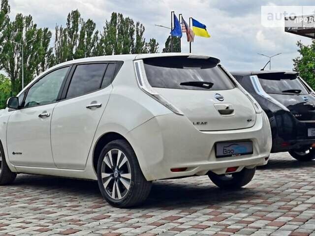 Білий Ніссан Ліф, об'ємом двигуна 0 л та пробігом 80 тис. км за 8500 $, фото 3 на Automoto.ua