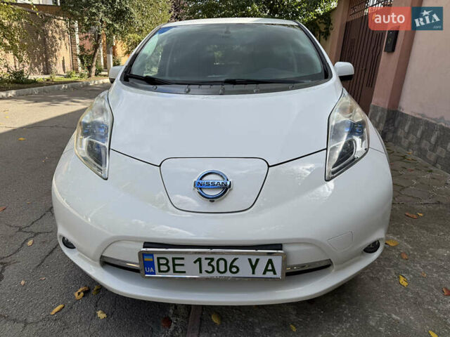 Білий Ніссан Ліф, об'ємом двигуна 0 л та пробігом 93 тис. км за 7900 $, фото 2 на Automoto.ua