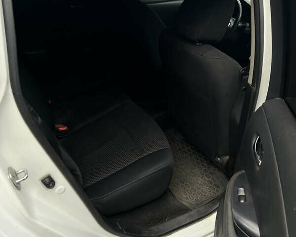 Белый Ниссан Лиф, объемом двигателя 0 л и пробегом 264 тыс. км за 4500 $, фото 10 на Automoto.ua