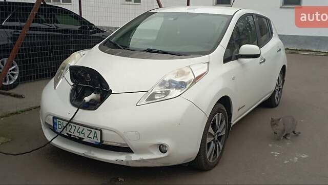 Белый Ниссан Лиф, объемом двигателя 0 л и пробегом 196 тыс. км за 7200 $, фото 7 на Automoto.ua