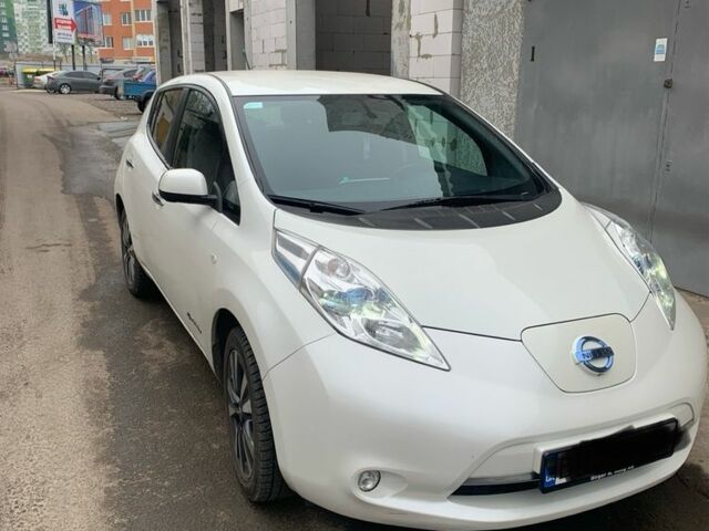 Белый Ниссан Лиф, объемом двигателя 0 л и пробегом 172 тыс. км за 6800 $, фото 2 на Automoto.ua