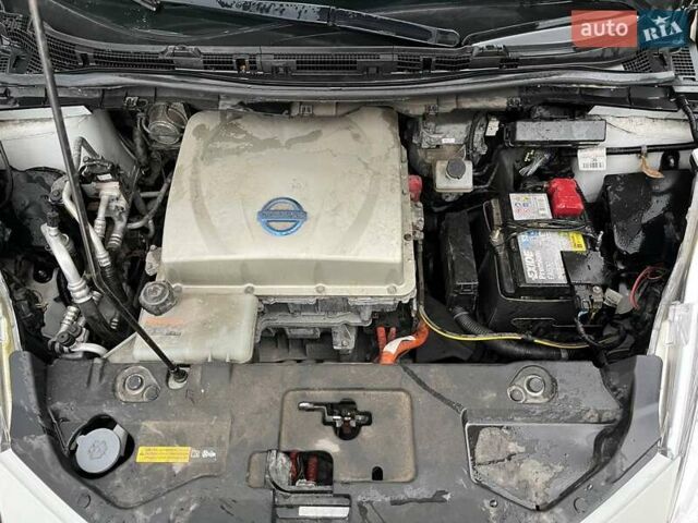Белый Ниссан Лиф, объемом двигателя 0 л и пробегом 91 тыс. км за 8700 $, фото 9 на Automoto.ua