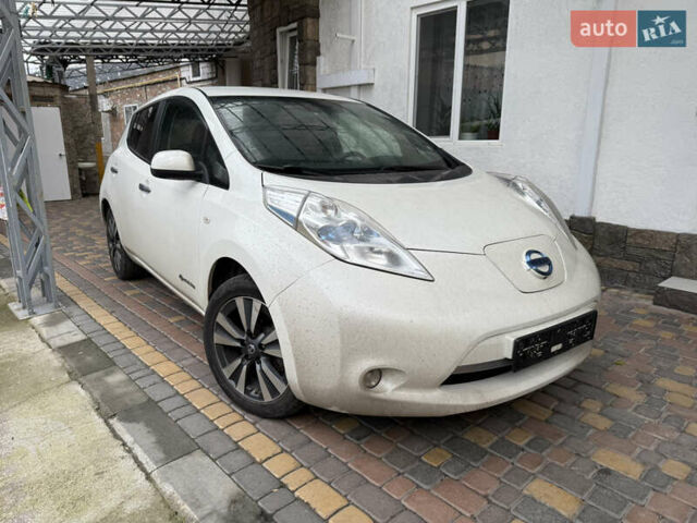 Белый Ниссан Лиф, объемом двигателя 0 л и пробегом 103 тыс. км за 7590 $, фото 5 на Automoto.ua