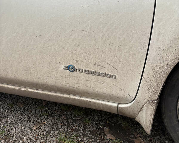 Белый Ниссан Лиф, объемом двигателя 0 л и пробегом 220 тыс. км за 5200 $, фото 2 на Automoto.ua