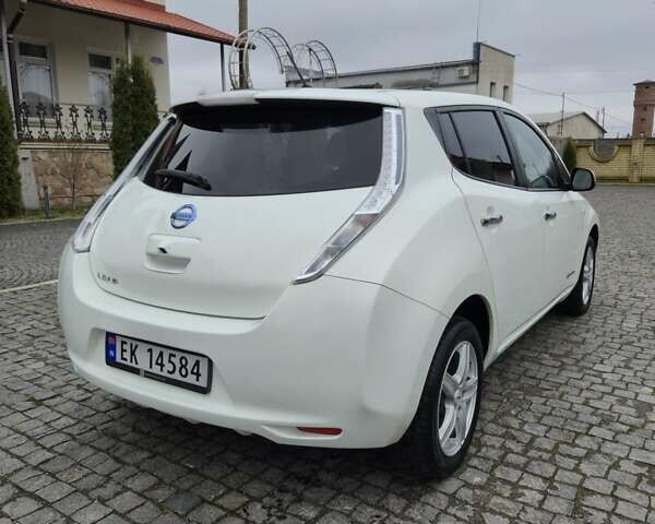 Белый Ниссан Лиф, объемом двигателя 0 л и пробегом 73 тыс. км за 5900 $, фото 2 на Automoto.ua