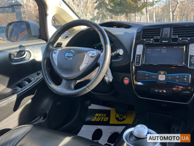 Білий Ніссан Ліф, об'ємом двигуна 32 л та пробігом 86 тис. км за 9700 $, фото 11 на Automoto.ua