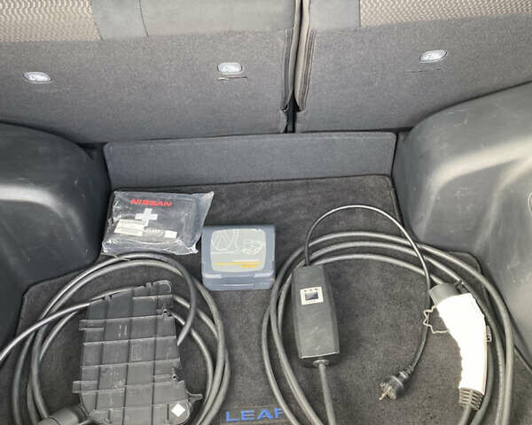 Білий Ніссан Ліф, об'ємом двигуна 0 л та пробігом 122 тис. км за 6500 $, фото 11 на Automoto.ua