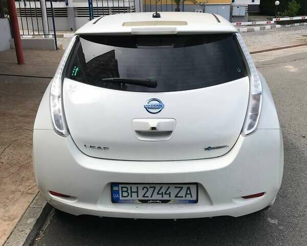 Белый Ниссан Лиф, объемом двигателя 0 л и пробегом 196 тыс. км за 7200 $, фото 11 на Automoto.ua