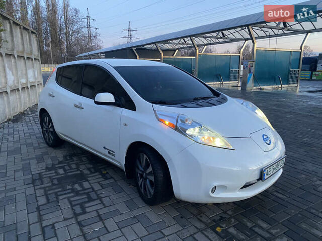 Белый Ниссан Лиф, объемом двигателя 0 л и пробегом 102 тыс. км за 6990 $, фото 3 на Automoto.ua