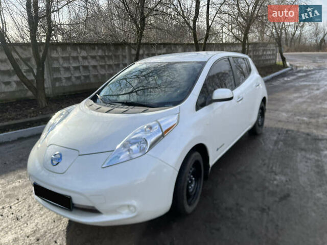 Білий Ніссан Ліф, об'ємом двигуна 0 л та пробігом 95 тис. км за 5999 $, фото 4 на Automoto.ua