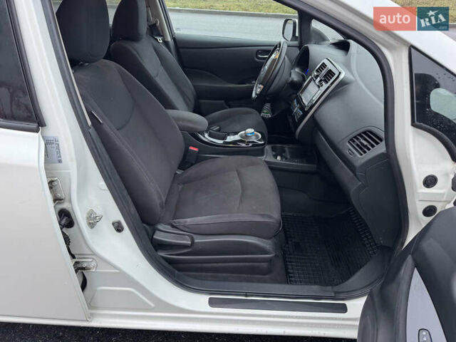 Белый Ниссан Лиф, объемом двигателя 0 л и пробегом 121 тыс. км за 6900 $, фото 18 на Automoto.ua