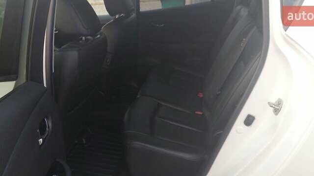 Білий Ніссан Ліф, об'ємом двигуна 0 л та пробігом 123 тис. км за 7877 $, фото 27 на Automoto.ua