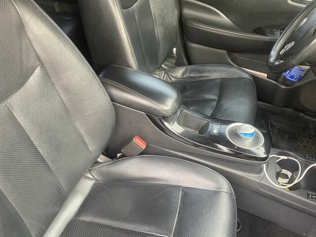 Белый Ниссан Лиф, объемом двигателя 0 л и пробегом 258 тыс. км за 5500 $, фото 3 на Automoto.ua