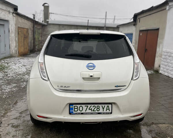 Білий Ніссан Ліф, об'ємом двигуна 0 л та пробігом 112 тис. км за 7550 $, фото 1 на Automoto.ua