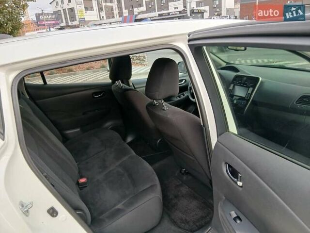 Белый Ниссан Лиф, объемом двигателя 0 л и пробегом 59 тыс. км за 5400 $, фото 8 на Automoto.ua