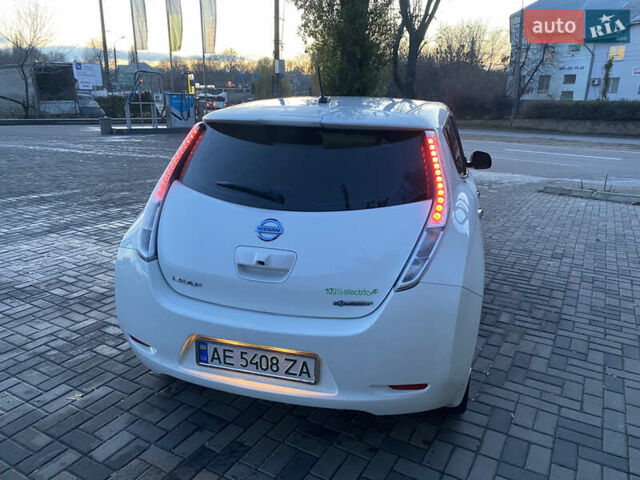 Белый Ниссан Лиф, объемом двигателя 0 л и пробегом 102 тыс. км за 6990 $, фото 2 на Automoto.ua