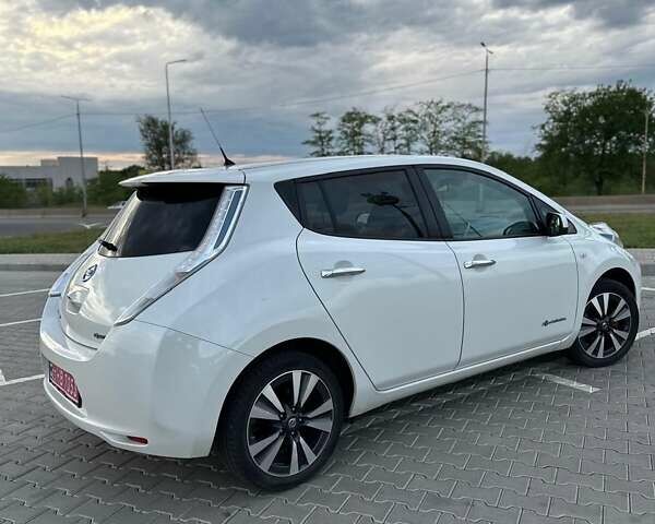 Білий Ніссан Ліф, об'ємом двигуна 0 л та пробігом 156 тис. км за 6899 $, фото 15 на Automoto.ua