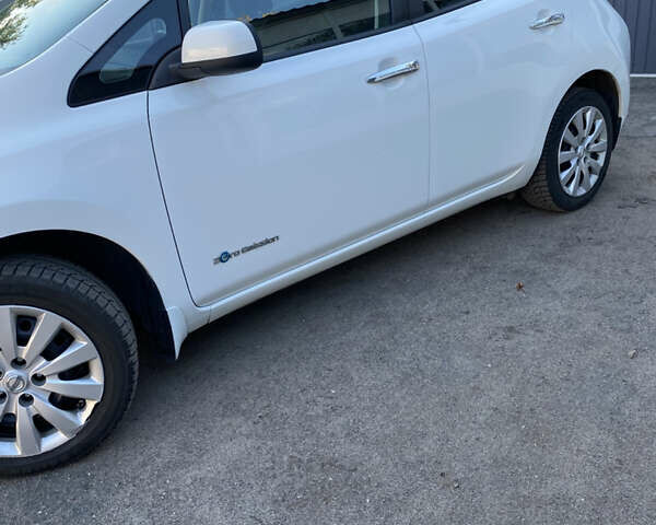 Білий Ніссан Ліф, об'ємом двигуна 0 л та пробігом 122 тис. км за 6500 $, фото 4 на Automoto.ua
