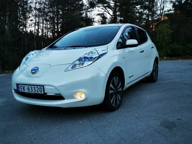 Белый Ниссан Лиф, объемом двигателя 0 л и пробегом 50 тыс. км за 4700 $, фото 3 на Automoto.ua