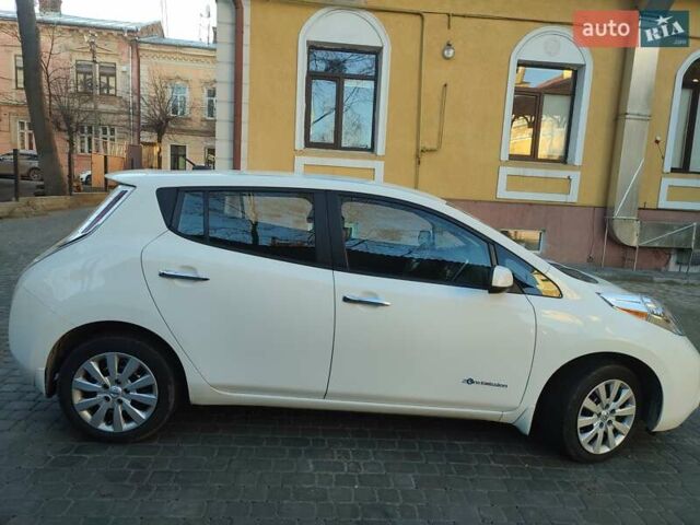 Белый Ниссан Лиф, объемом двигателя 0 л и пробегом 82 тыс. км за 13200 $, фото 2 на Automoto.ua