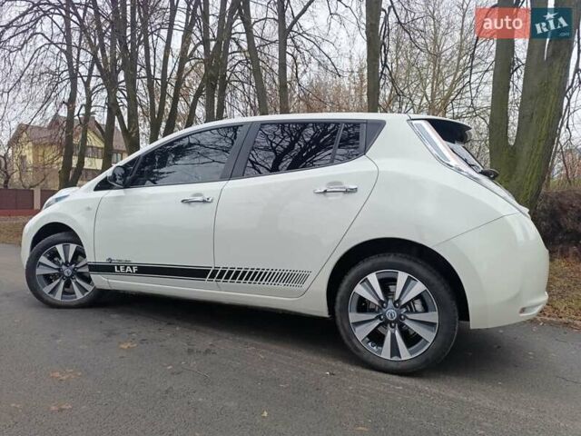 Белый Ниссан Лиф, объемом двигателя 0 л и пробегом 67 тыс. км за 7500 $, фото 7 на Automoto.ua