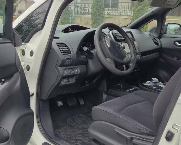 Белый Ниссан Лиф, объемом двигателя 0 л и пробегом 73 тыс. км за 5900 $, фото 22 на Automoto.ua