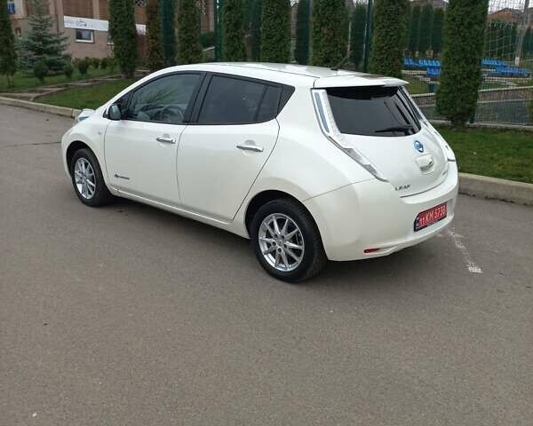 Белый Ниссан Лиф, объемом двигателя 0 л и пробегом 41 тыс. км за 8659 $, фото 5 на Automoto.ua