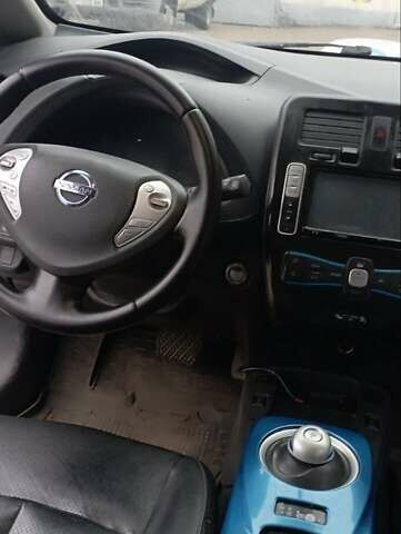 Белый Ниссан Лиф, объемом двигателя 0 л и пробегом 196 тыс. км за 7200 $, фото 3 на Automoto.ua