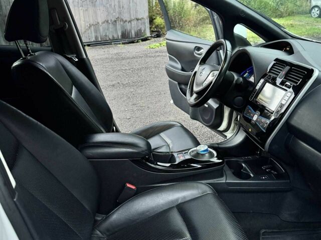 Білий Ніссан Ліф, об'ємом двигуна 0 л та пробігом 112 тис. км за 5100 $, фото 12 на Automoto.ua