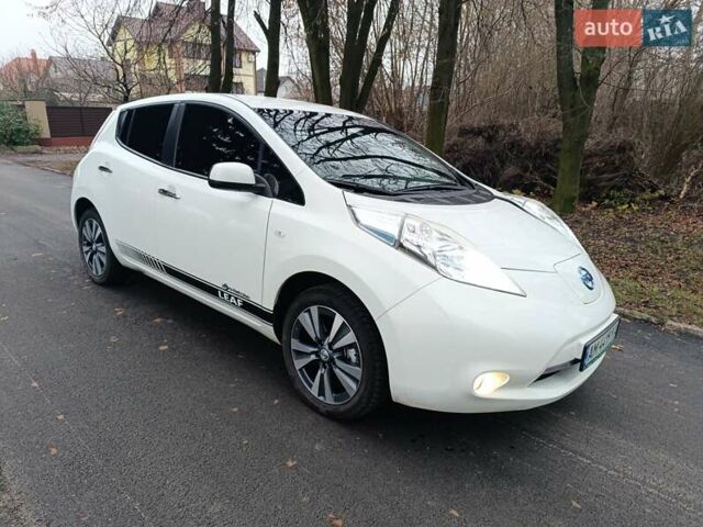 Белый Ниссан Лиф, объемом двигателя 0 л и пробегом 67 тыс. км за 7500 $, фото 49 на Automoto.ua