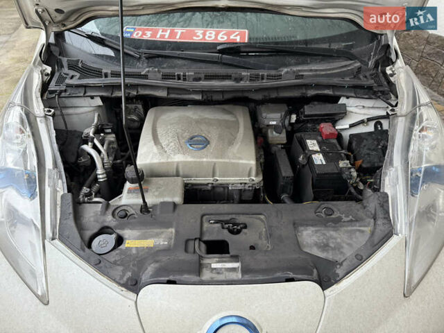 Белый Ниссан Лиф, объемом двигателя 0 л и пробегом 103 тыс. км за 7590 $, фото 46 на Automoto.ua