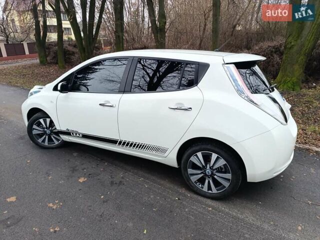 Белый Ниссан Лиф, объемом двигателя 0 л и пробегом 67 тыс. км за 7500 $, фото 6 на Automoto.ua