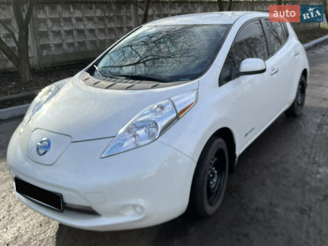 Білий Ніссан Ліф, об'ємом двигуна 0 л та пробігом 95 тис. км за 5999 $, фото 3 на Automoto.ua