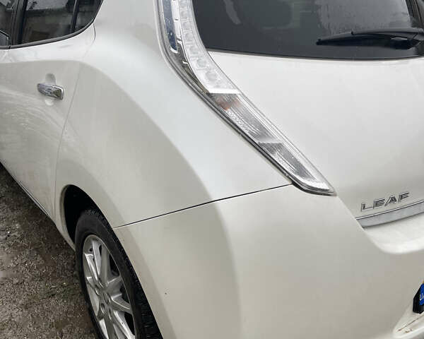 Білий Ніссан Ліф, об'ємом двигуна 0 л та пробігом 112 тис. км за 7550 $, фото 7 на Automoto.ua