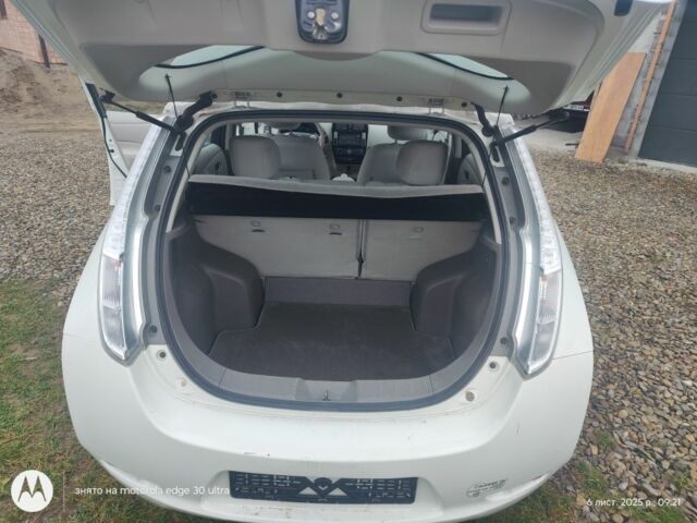 Білий Ніссан Ліф, об'ємом двигуна 0 л та пробігом 102 тис. км за 6200 $, фото 10 на Automoto.ua