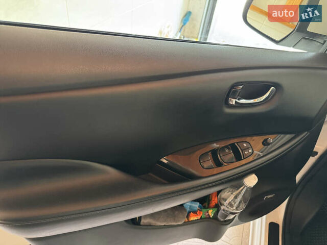 Білий Ніссан Ліф, об'ємом двигуна 0 л та пробігом 93 тис. км за 7900 $, фото 41 на Automoto.ua