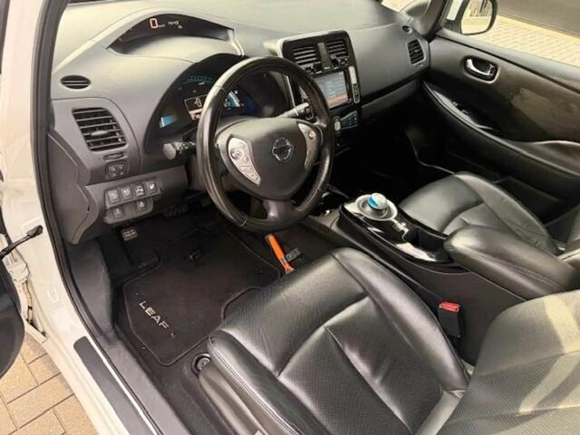 Белый Ниссан Лиф, объемом двигателя 0 л и пробегом 75 тыс. км за 1100 $, фото 8 на Automoto.ua