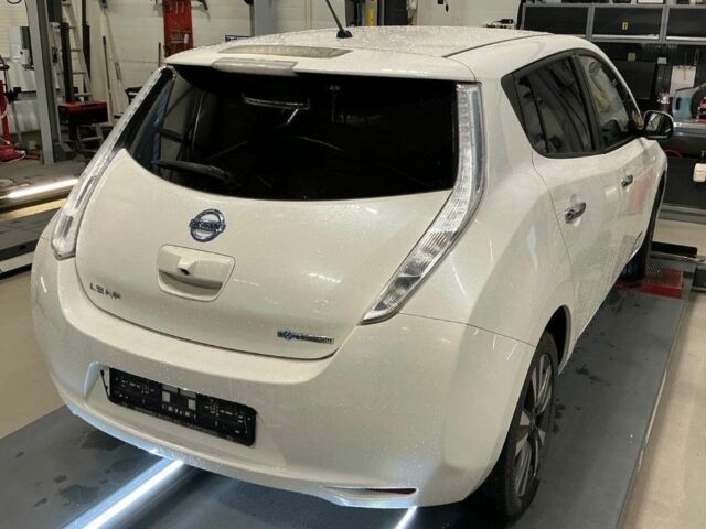 Белый Ниссан Лиф, объемом двигателя 0 л и пробегом 132 тыс. км за 7700 $, фото 2 на Automoto.ua